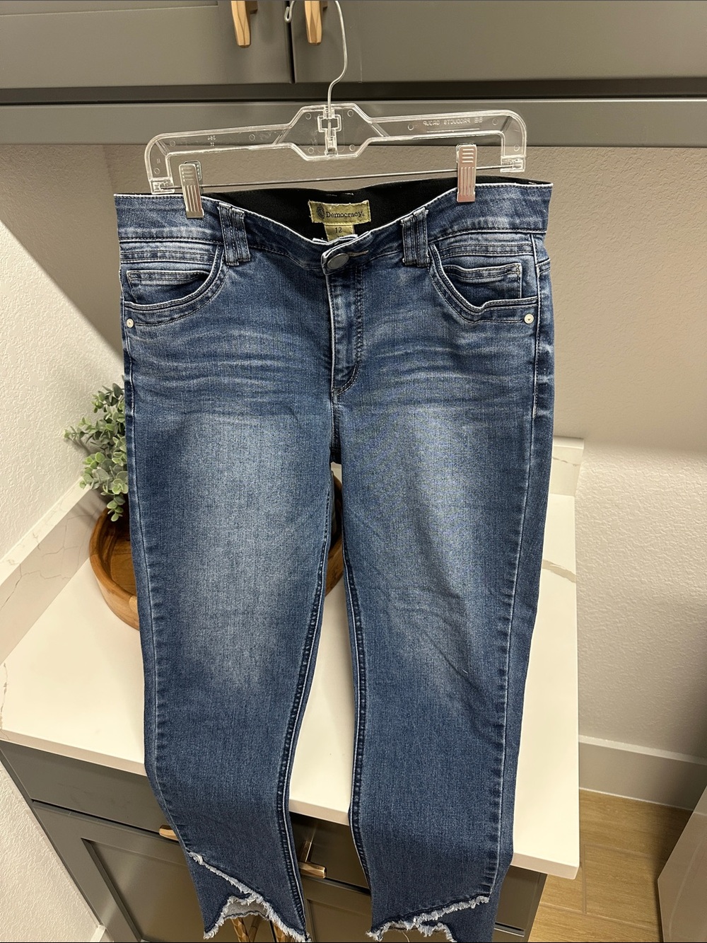 Democracy Cropped Ankle Jeans in Medium Blue Wash